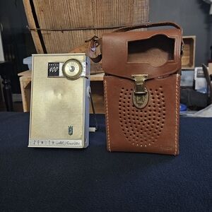 Zenith All-Transistor 400 Portable Radio in Cream